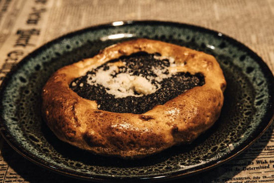 Obrázek Koláč makový se švestkami 100g Náš chléb